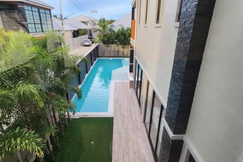 Chalet de 5 dormitorios en Pattaya, Tailandia № 220570