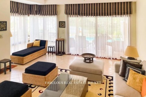 Chalet de 4 dormitorios en Bang Tao, Tailandia № 179749 - foto 3