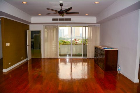 Condominio de 4 dormitorios en Bangkok, Tailandia № 66485 - foto 6