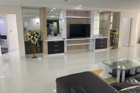 Condo à Bangkok, Thaïlande, 3 chambres № 66486