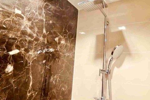 Condominio de 1 dormitorio en Thonburi, Bangkok, Tailandia № 183519 - foto 8