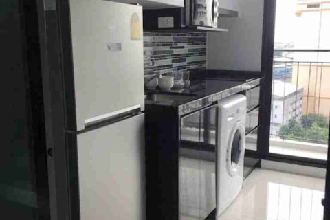 Condominio de 1 dormitorio en Thonburi, Bangkok, Tailandia № 183521 - foto 6