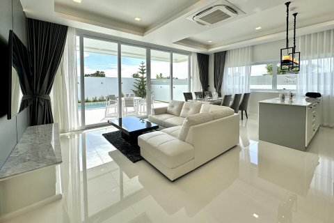 Chalet de 2 dormitorios en Pattaya, Tailandia № 203518 - foto 7