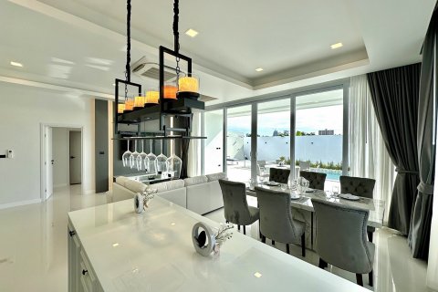 Chalet de 2 dormitorios en Pattaya, Tailandia № 203518 - foto 8