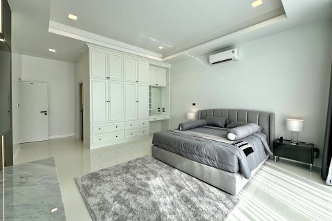 Chalet de 2 dormitorios en Pattaya, Tailandia № 203518 - foto 11