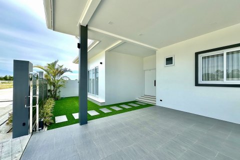 Chalet de 2 dormitorios en Pattaya, Tailandia № 203518 - foto 6