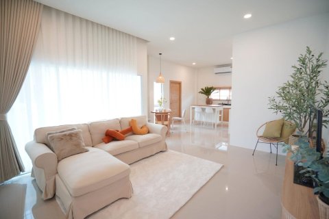 Chalet de 3 dormitorios en Pattaya, Tailandia № 203517 - foto 4