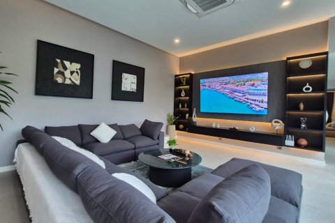 Chalet de 5 dormitorios en Pattaya, Tailandia № 203514 - foto 15