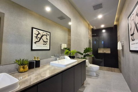 Chalet de 5 dormitorios en Pattaya, Tailandia № 203514 - foto 8