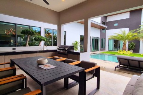 Villa in Pattaya, Thailand 5 bedrooms № 203514