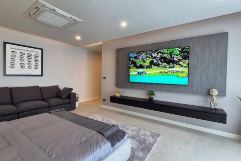 Chalet de 5 dormitorios en Pattaya, Tailandia № 203514 - foto 9