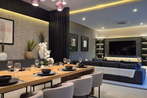 Chalet de 5 dormitorios en Pattaya, Tailandia № 203514 - foto 3