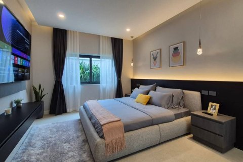 Chalet de 5 dormitorios en Pattaya, Tailandia № 203514 - foto 10