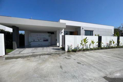 Chalet de 4 dormitorios en Hua Hin, Tailandia № 165393 - foto 24
