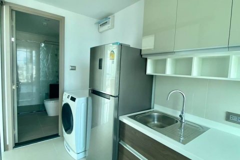 Condo in Bangkok, Thailand, 3 bedrooms № 143245 - photo 17