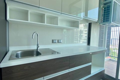 Condo in Bangkok, Thailand, 3 bedrooms № 143245 - photo 18