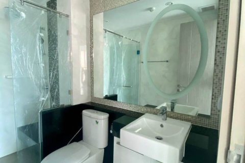 Condo in Bangkok, Thailand, 3 bedrooms № 143245 - photo 12