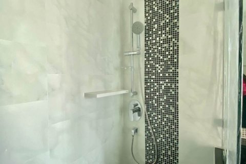 Condo in Bangkok, Thailand, 3 bedrooms № 143245 - photo 13
