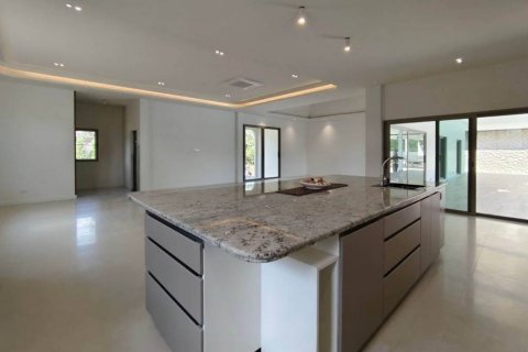 Chalet de 3 dormitorios en Prachuap Khiri Khan, Tailandia № 116442 - foto 8