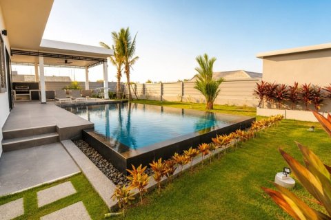 Chalet de 3 dormitorios en Hua Hin, Tailandia № 179142 - foto 2