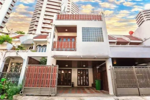 Townhouse à Bangkok, Thaïlande 4 chambres № 203147