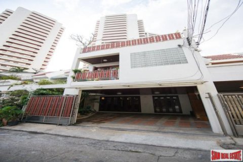 Adosado de 4 dormitorios en Bangkok, Tailandia № 203147 - foto 3