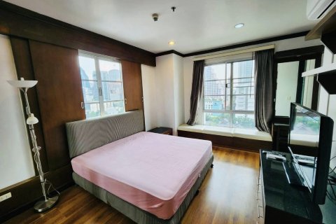 Condo in Bangkok, Thailand, 2 bedrooms № 143436 - photo 2