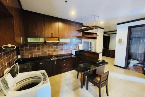 Condo in Bangkok, Thailand, 2 bedrooms № 143436 - photo 5