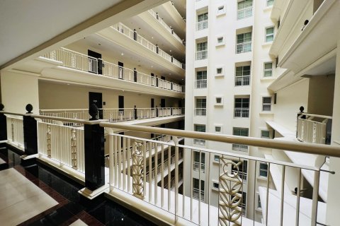 Condo in Bangkok, Thailand, 2 bedrooms № 143436 - photo 8