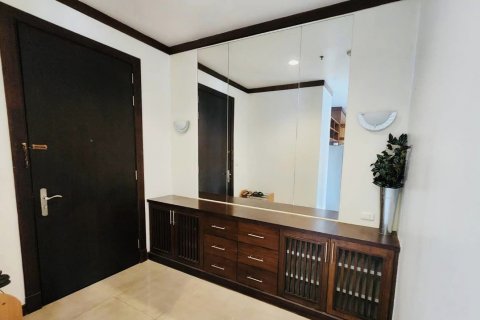 Condo in Bangkok, Thailand, 2 bedrooms № 143436 - photo 6