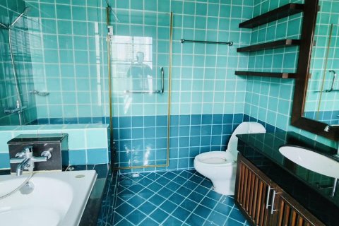 Condo in Bangkok, Thailand, 2 bedrooms № 143436 - photo 7