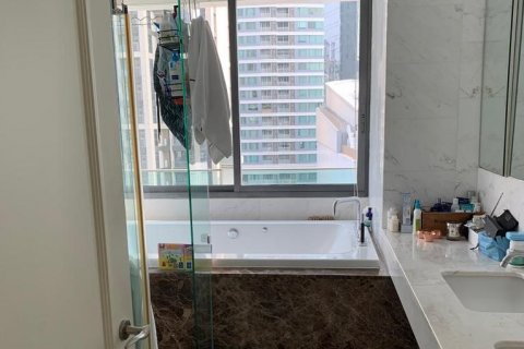 Condo in Bangkok, Thailand, 2 bedrooms № 143431 - photo 12