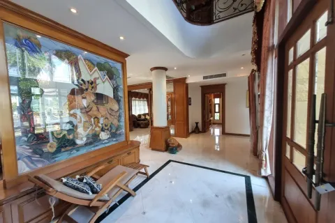 Chalet de 3 dormitorios en Samut Prakan, Tailandia № 159403 - foto 10