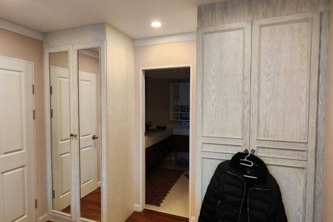 Condo in Huai Khwang, Bangkok, Thailand, 2 bedrooms № 148893 - photo 9