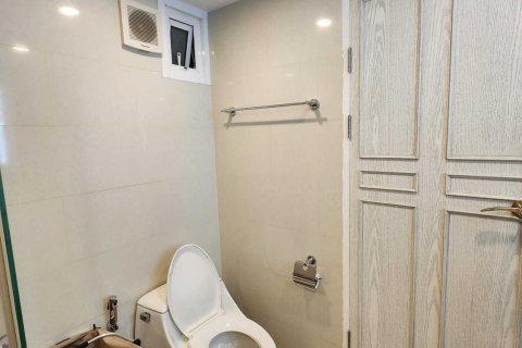 Condo in Huai Khwang, Bangkok, Thailand, 2 bedrooms № 148893 - photo 11