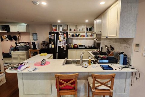 Condo in Huai Khwang, Bangkok, Thailand, 2 bedrooms № 148893 - photo 6