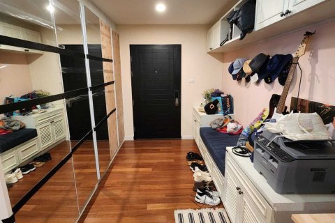 Condo in Huai Khwang, Bangkok, Thailand, 2 bedrooms № 148893 - photo 4