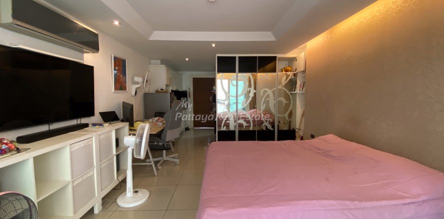 Studio in the Condo in Bang Lamung, Thailand  № 214125