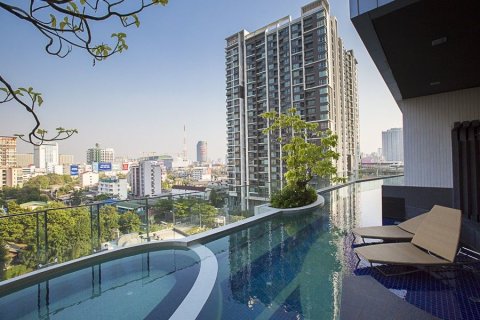 Studio dans le Condo à Huai Khwang, Bangkok, Thaïlande  № 154175