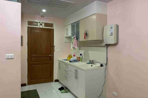 Condominio de 1 dormitorio en Thonburi, Bangkok, Tailandia № 208758 - foto 6