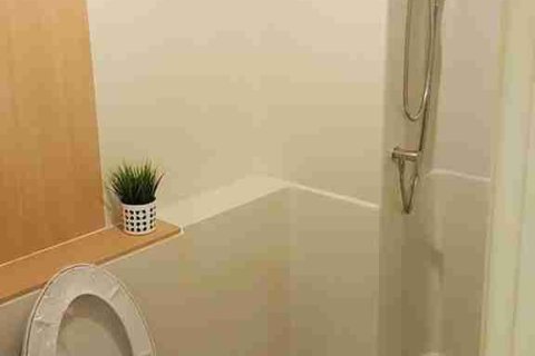 Condominio de 1 dormitorio en Thonburi, Bangkok, Tailandia № 208755 - foto 4
