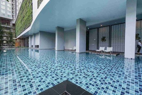Condominio de 1 dormitorio en Thonburi, Bangkok, Tailandia № 208755 - foto 2