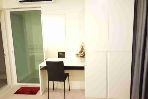 Condominio de 1 dormitorio en Thonburi, Bangkok, Tailandia № 208755 - foto 5