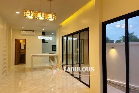 Villa in Chalong, Thailand 3 bedrooms № 179310 - photo 2