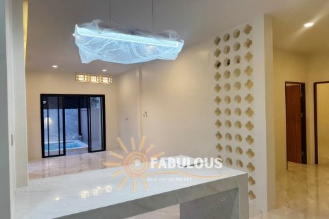 Villa in Chalong, Thailand 3 bedrooms № 179310 - photo 8