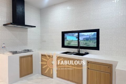 Villa in Chalong, Thailand 3 bedrooms № 179310 - photo 4