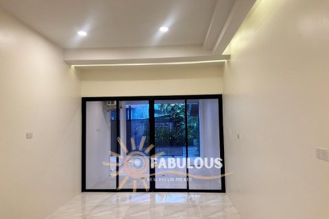Villa in Chalong, Thailand 3 bedrooms № 179310 - photo 9