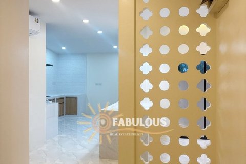 Villa in Chalong, Thailand 3 bedrooms № 179310 - photo 11