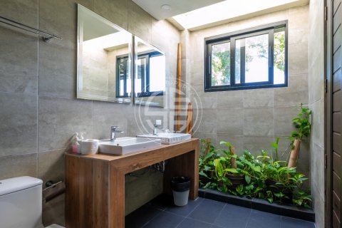 Chalet de 4 dormitorios en Patong, Tailandia № 190714 - foto 17