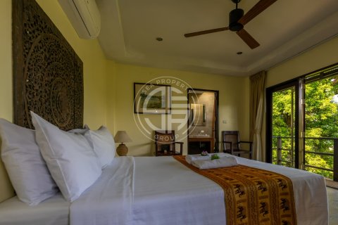Chalet de 4 dormitorios en Patong, Tailandia № 190714 - foto 11